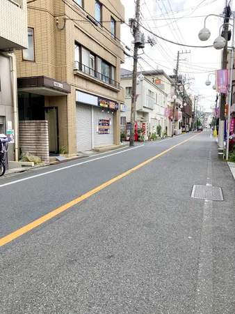 円融寺通り沿いに立地、道路幅員の7ｍ以上あります。