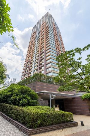 青山パークタワー 外観