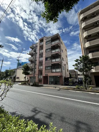 前面道路を含む外観写真