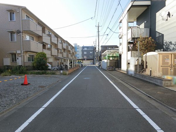 前面道路含む外観