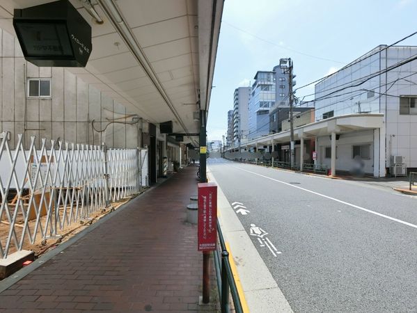 前面道路含む外観