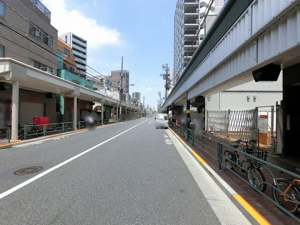 前面道路含む外観
