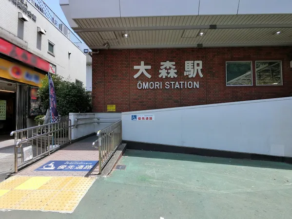 徒歩７分。