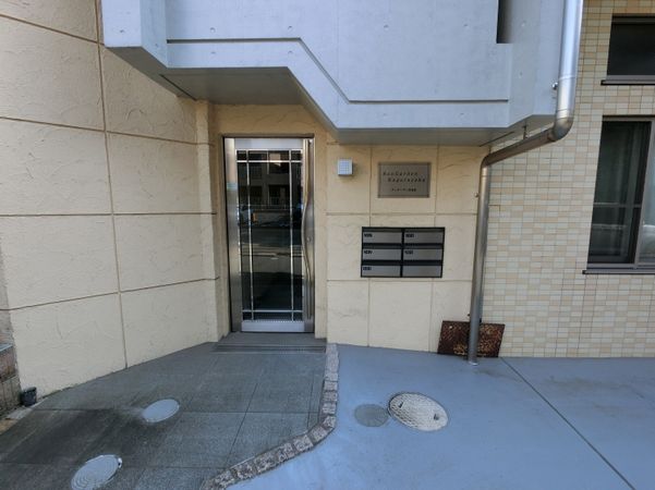 新宿区天神町3丁目マンション【サンガーデン神楽坂】 エントランス 新宿区天神町3丁目マンション【サンガーデン神楽坂】 エントランス