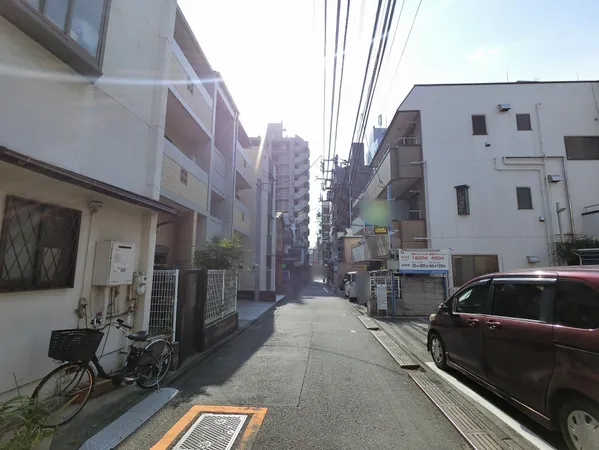 前面道路含む外観