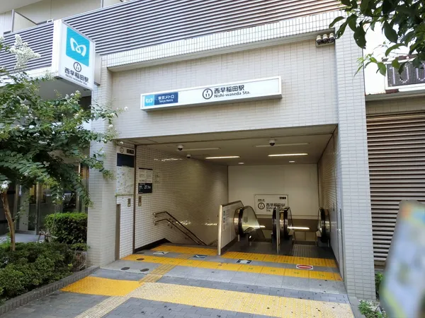 徒歩７分。