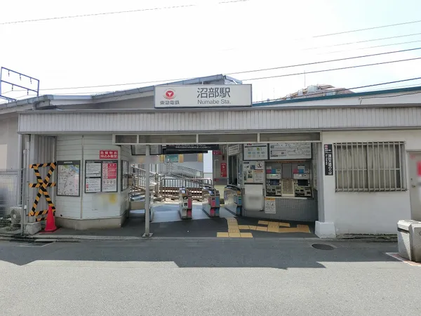 徒歩9分。