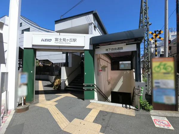 徒歩９分。