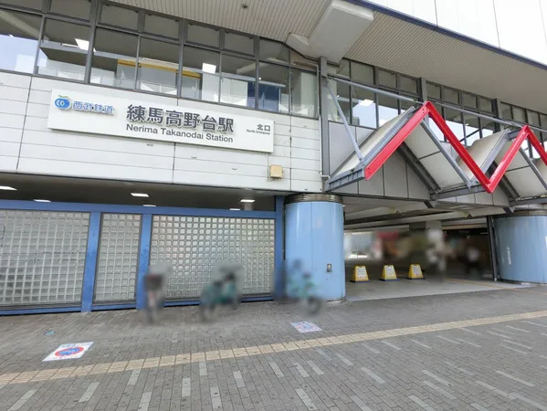 徒歩６分。