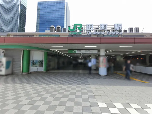徒歩６分。