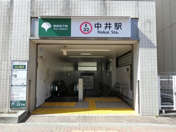 徒歩１０分。