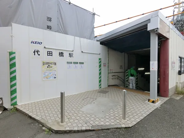 徒歩10分。