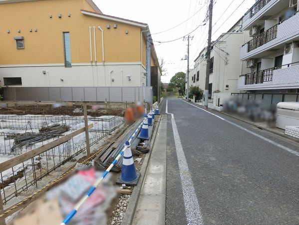 前面道路含む外観