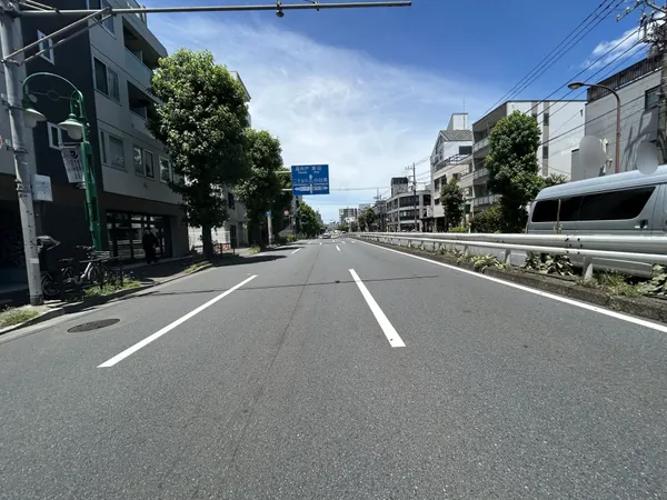 前面道路含む外観