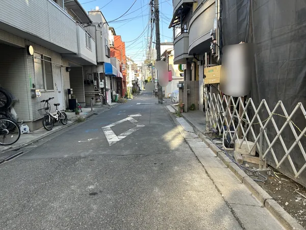 前面道路含む外観