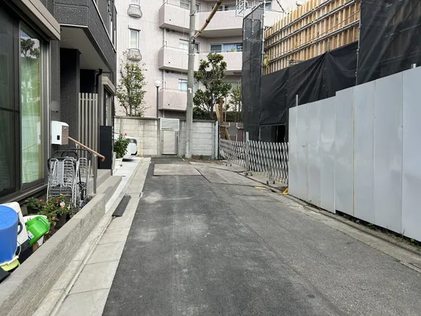 前面道路含む外観