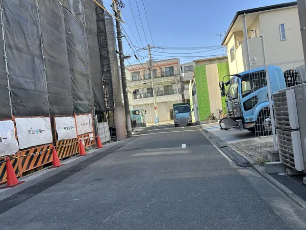 前面道路含む外観