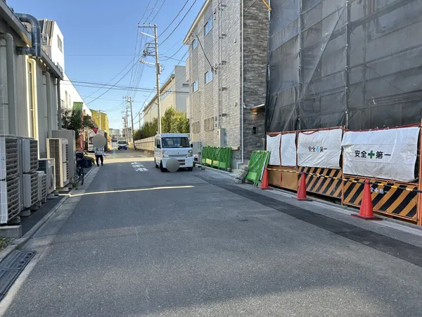 前面道路含む外観