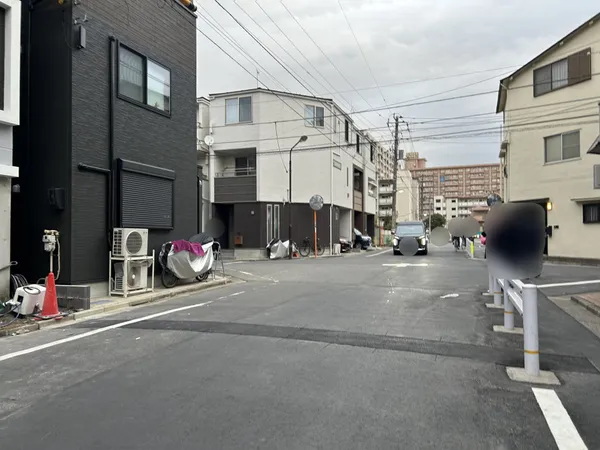 前面道路含む外観