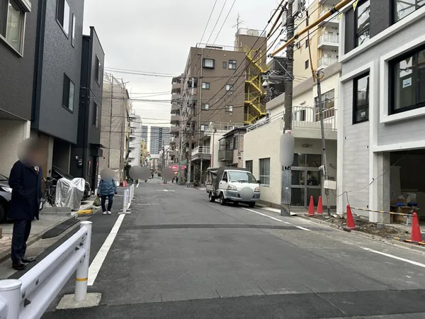 前面道路含む外観