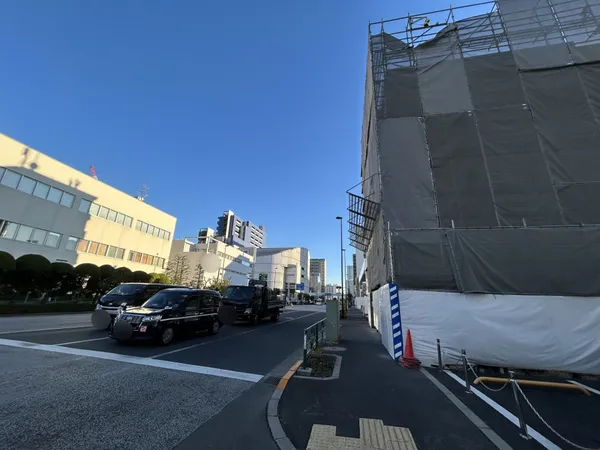 前面道路含む外観