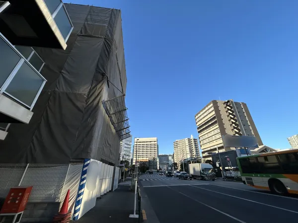 前面道路含む外観