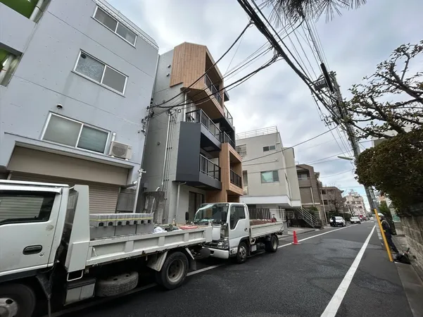 前面道路含む外観