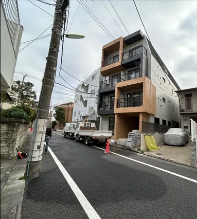 前面道路含む外観