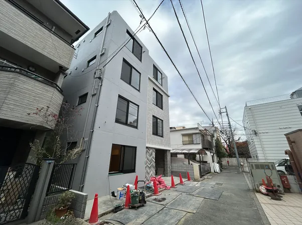 前面道路含む外観