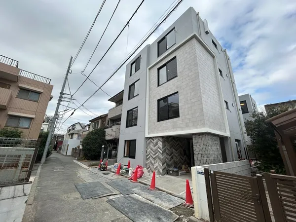 前面道路含む外観