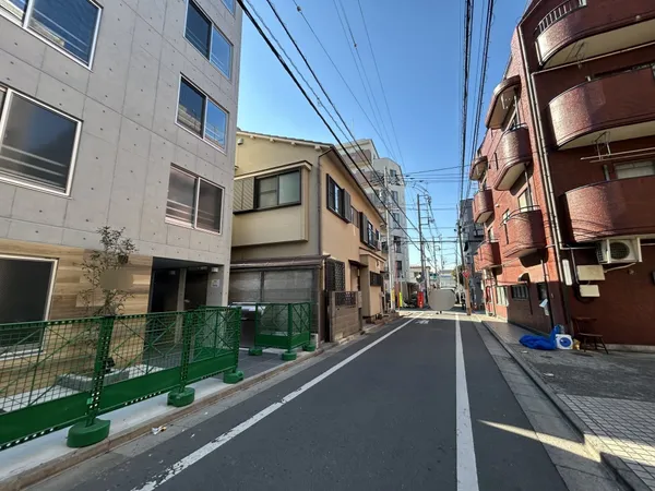 前面道路含む外観