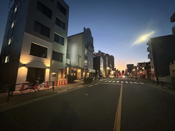 前面道路含む外観