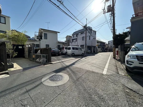 前面道路含む外観