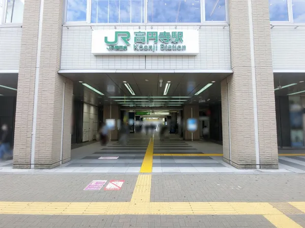 徒歩４分。