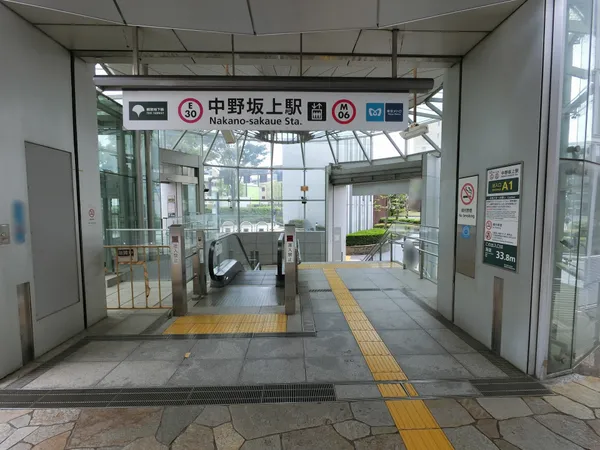 徒歩９分。