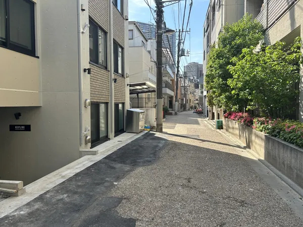 前面道路含む外観