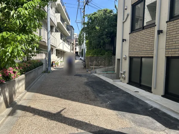前面道路含む外観