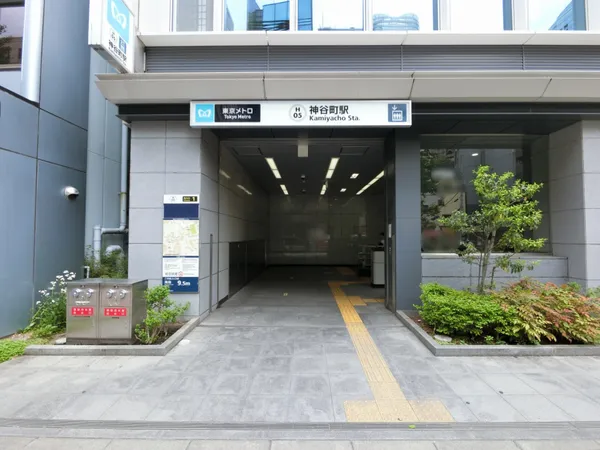 徒歩７分。