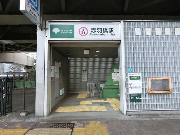 徒歩６分。