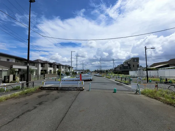 前面道路（令和６年８月撮影）