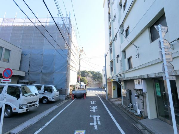 中野区松が丘二丁目マンション【(仮)モン・シャトー松が丘2丁目】 前面道路含む外観