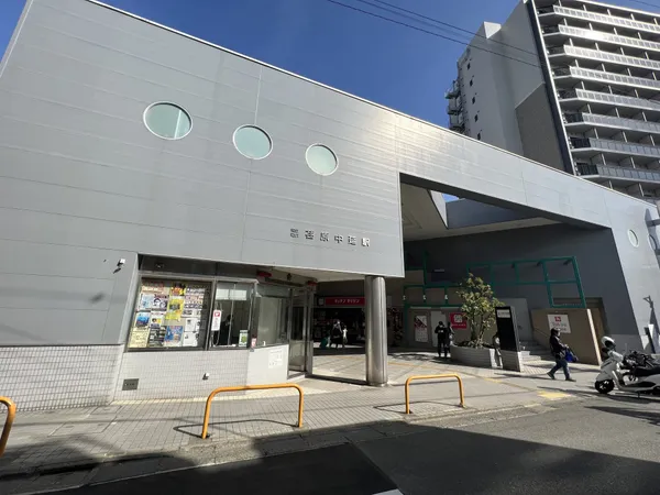 徒歩5分。