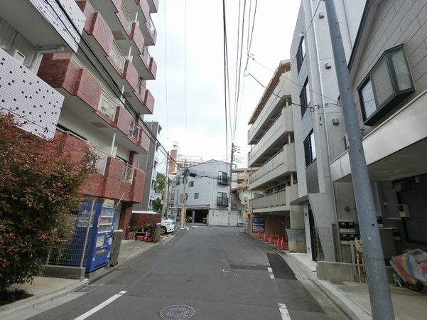 前面道路含む外観