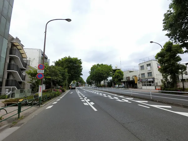 前面道路を含む外観