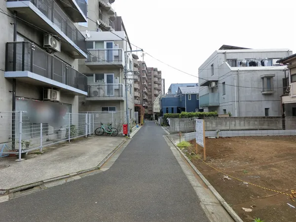 前面道路を含む外観