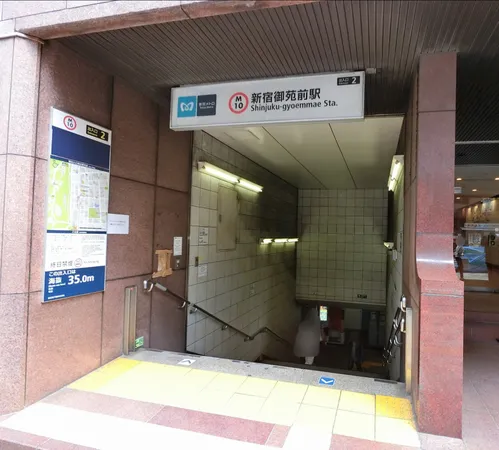 徒歩5分。