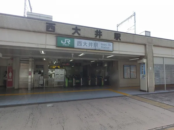 徒歩6分。