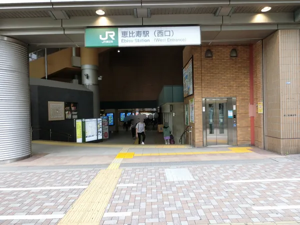 徒歩５分。