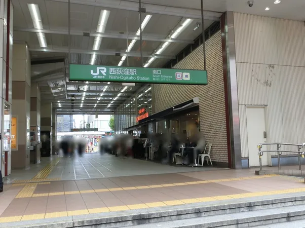 徒歩５分。