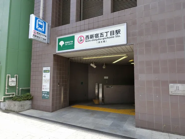 徒歩９分。